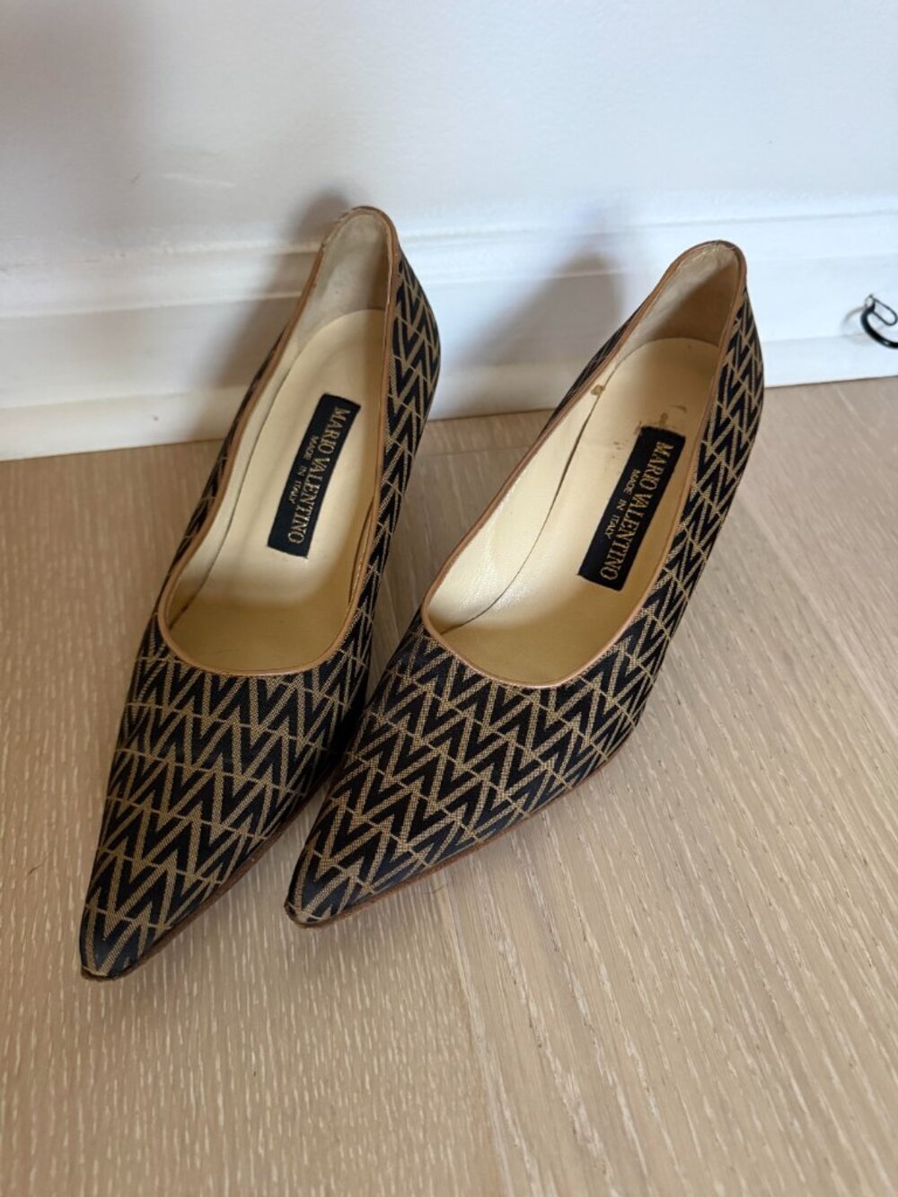 Mario Valentino Monogram Pointed Toe Pumps Italian Luxury Vintage Tan Black - 7